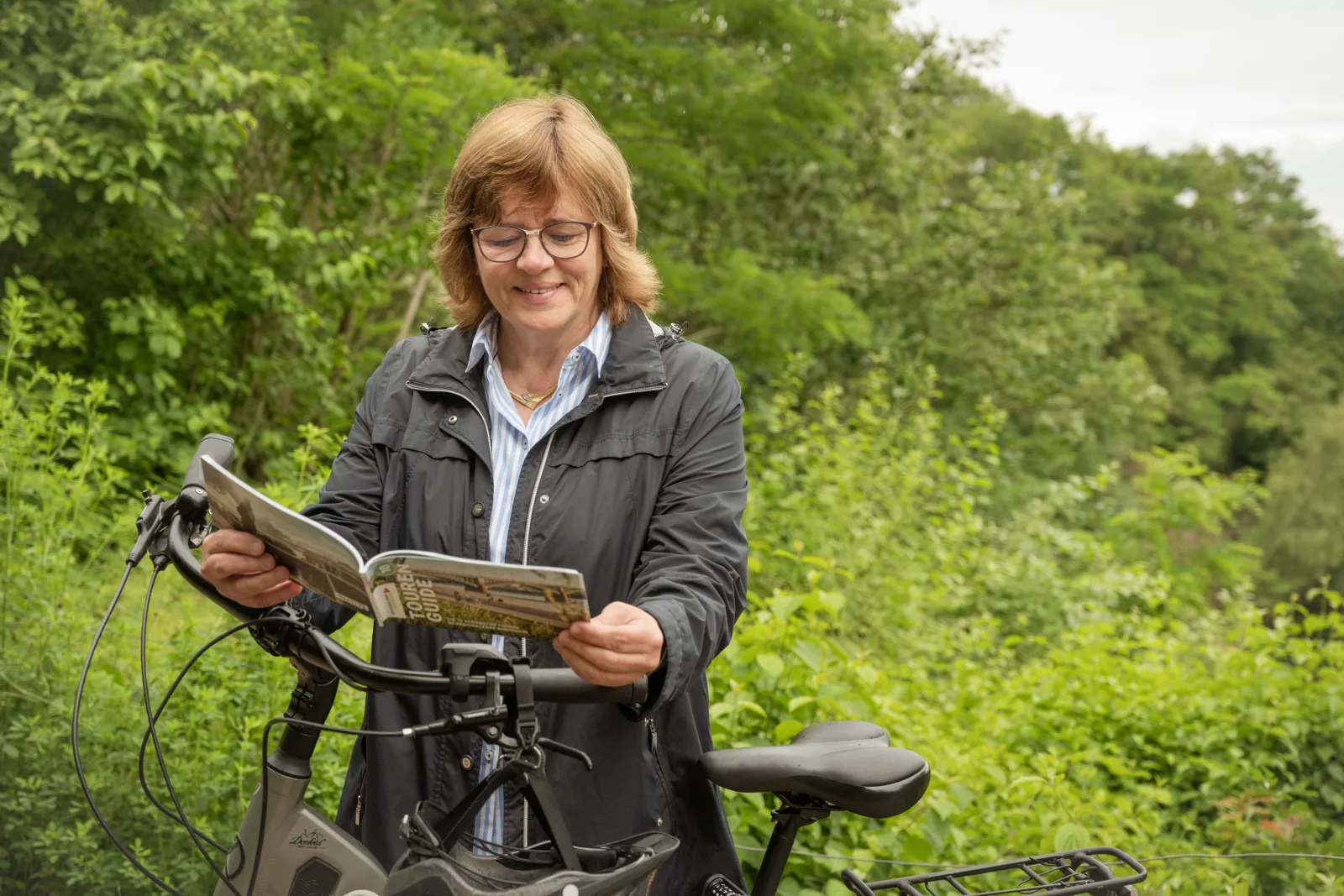 Aufsichtsratsvorsitzende Claudia Jäger freut sich über den neuen Regionalpark Tourenguide